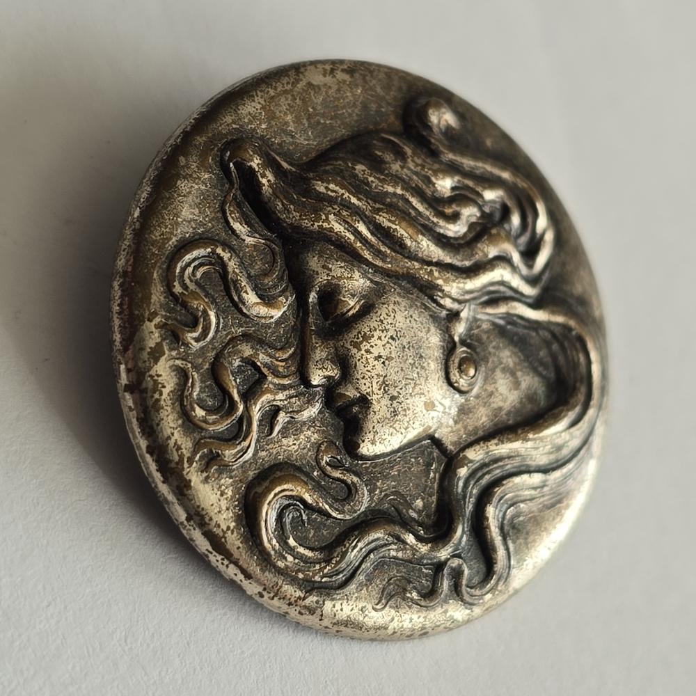 Art Nouveau style brooch woman with flowing hair dark silver tone pin - Picture 5 of 14